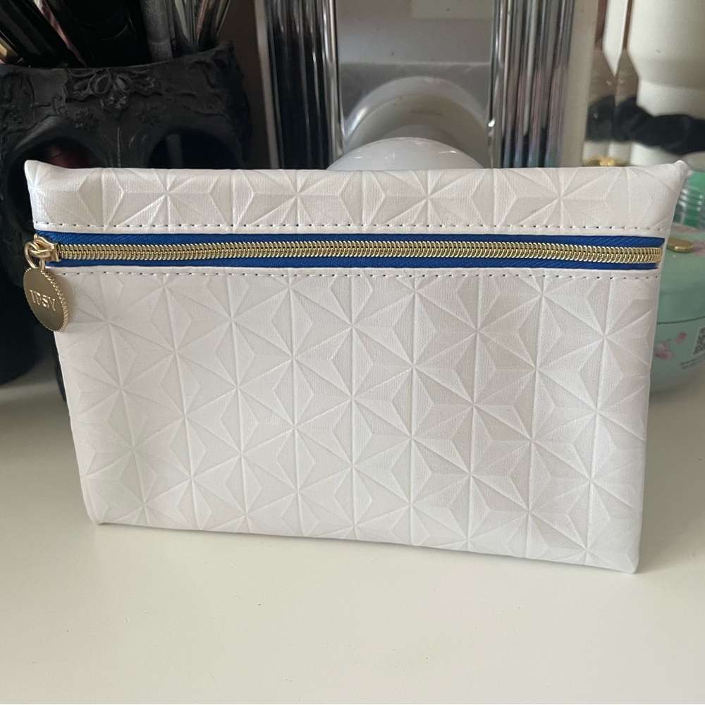 3/$15 Ipsy Bag Glazed Donut Opalescent Pearlescent Zippered Cosmetic March 2023